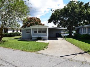 1423 Lakeview Dr, Tavares, FL 32778