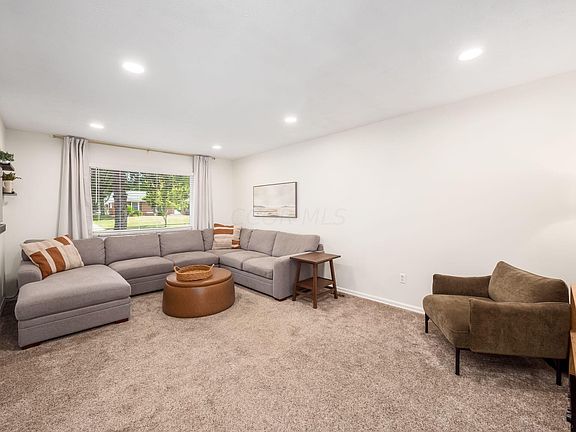 5th image of 209 Bombay Ave