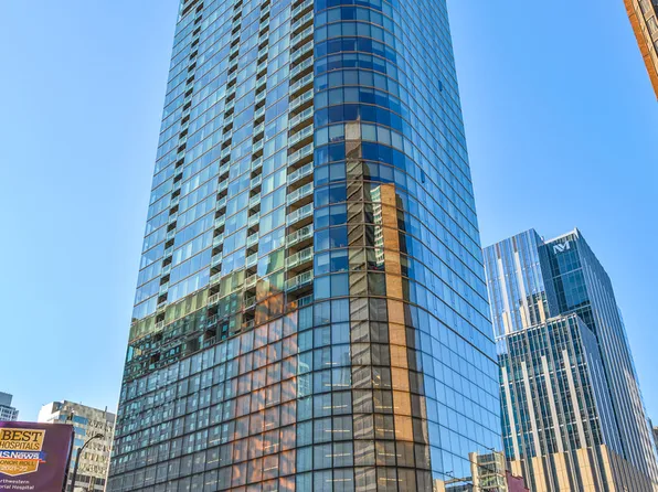 600 N Fairbanks Ct #2107, Chicago, IL 60611
