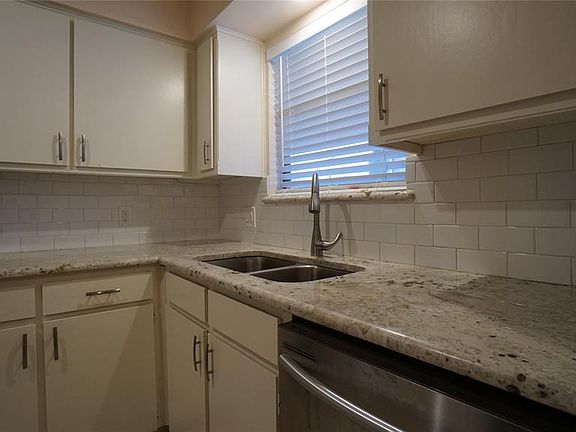 5th image of 2405 Monte Carlo Dr APT A