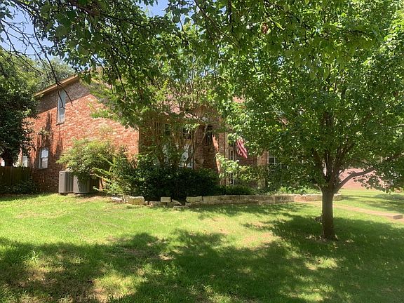 3rd image of 1420 Blackburn Ln