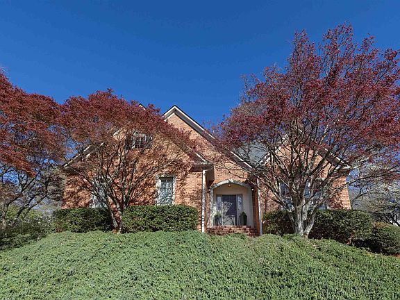 2nd image of 2424 Maury Dr