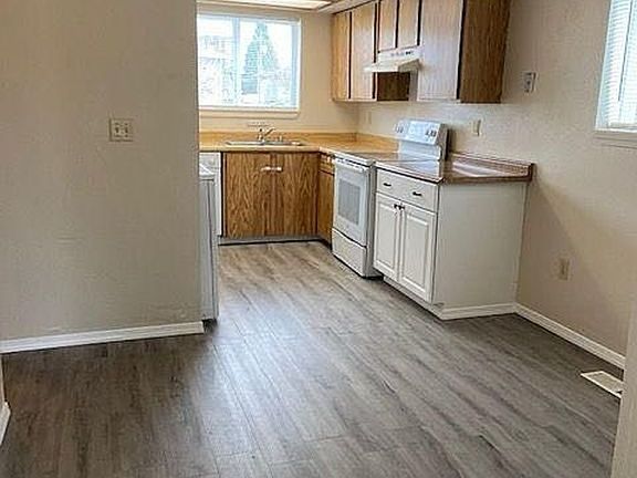 3rd image of 4318 S Cedar St #4318