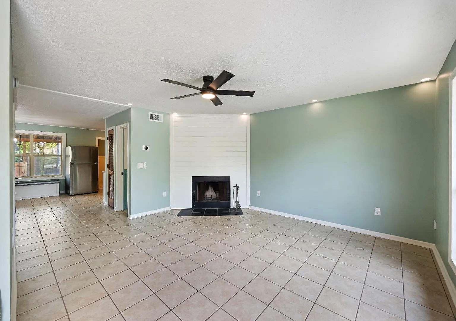 1016 Monticello Dr - 1-C — Photo 3