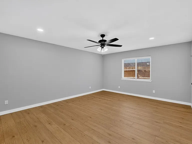 243 Woodhurst Dr — Photo 23