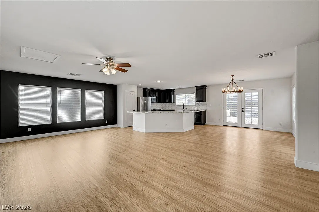 4 bed, 2.5 bath, 2307 sqft, $2,700 — Photo 4