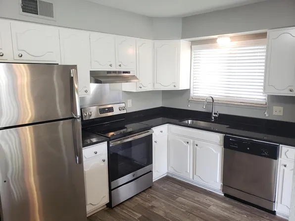 9530 Mission Rd, Overland Park, KS 66207
