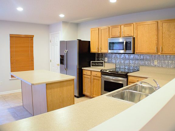 3rd image of 937 W Collinswood Dr