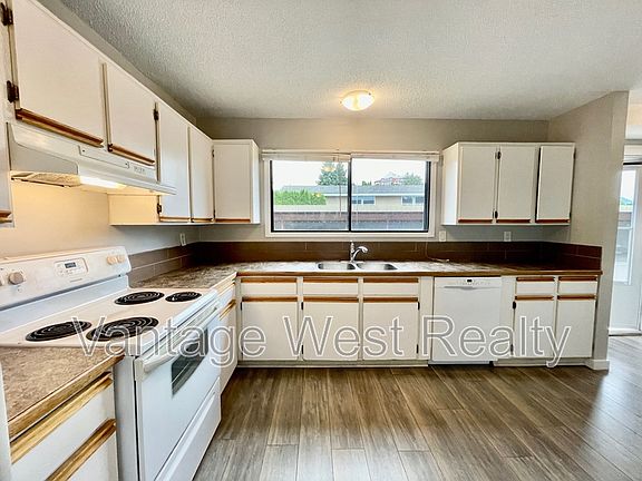 3rd image of 1283 Bernard Ave #4
