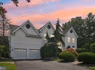 2 Autumnwood Ln, Mount Laurel, NJ 08054