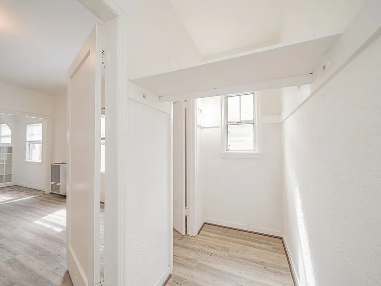 544 37th Street — Photo 10