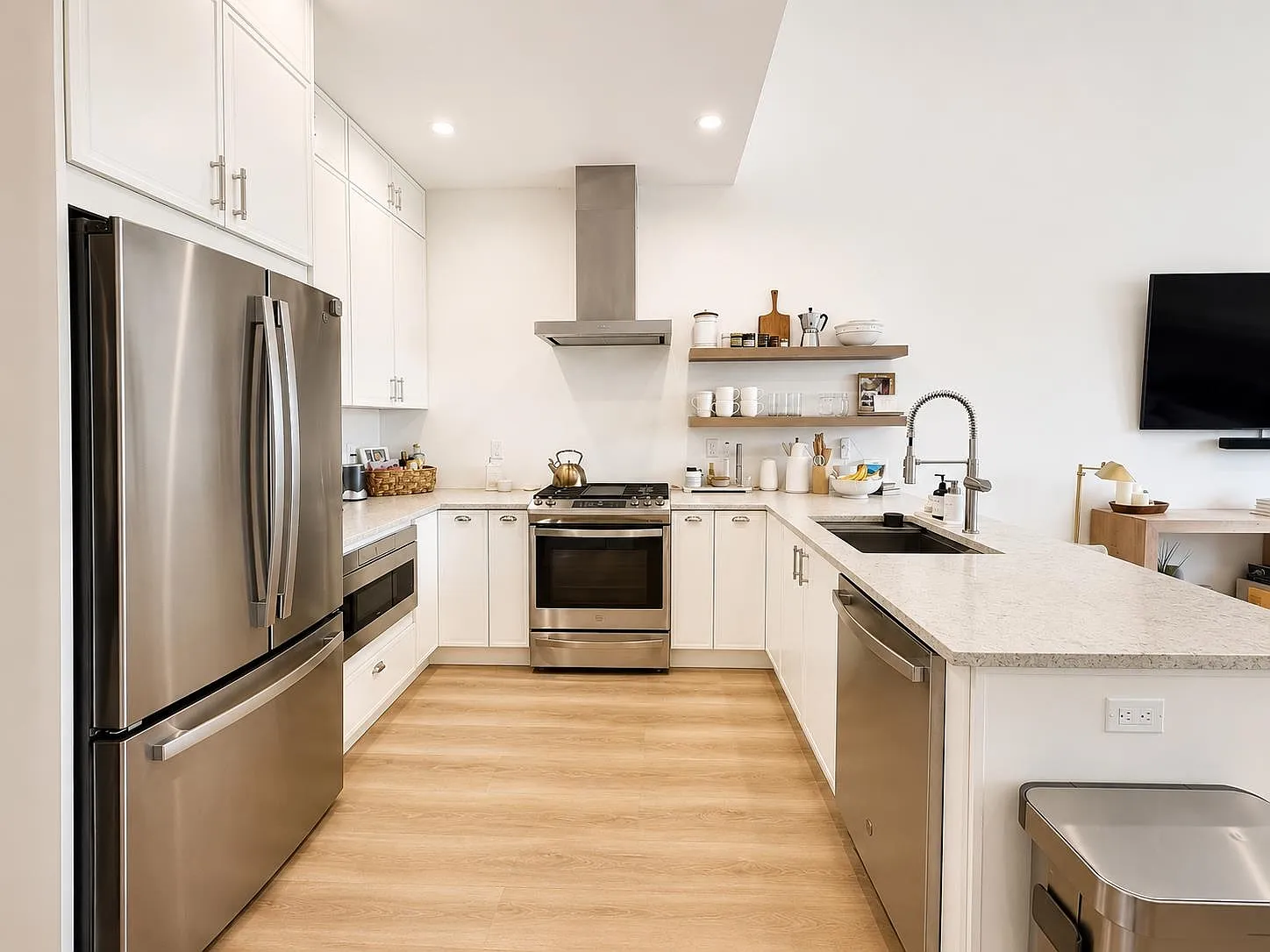 2 bed, 2.0 bath, $4,200 — Photo 3