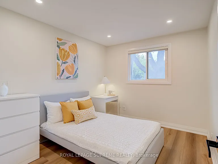 143 Voltarie Cres #UPPER — Photo 18
