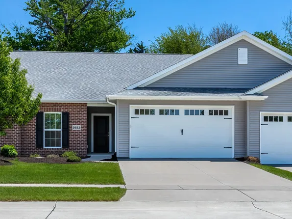 5653 E Creekside Ln, Bettendorf, IA 52722