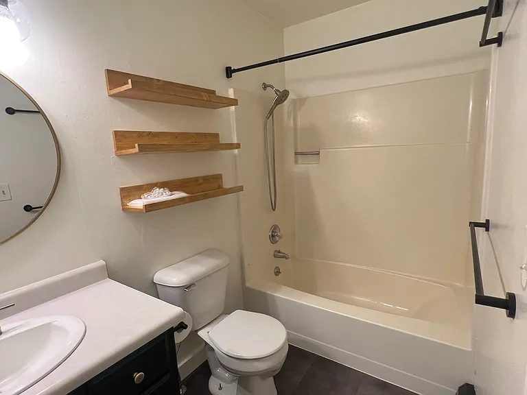 Upstairs full bathroom