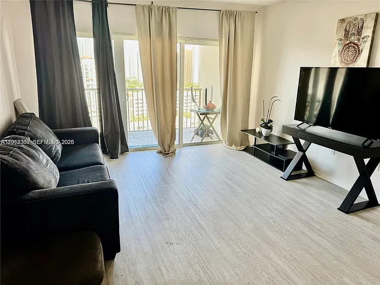 300 Bayview Dr #1903 — Photo 1