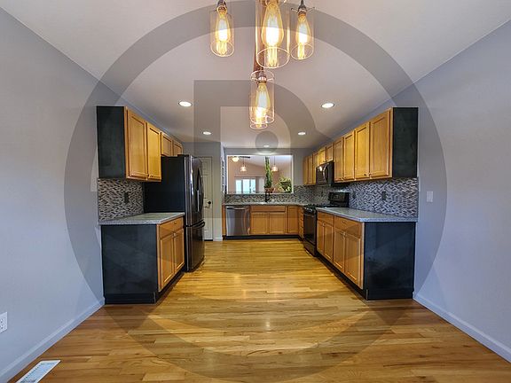 4th image of 3601 Clover Creek Ln