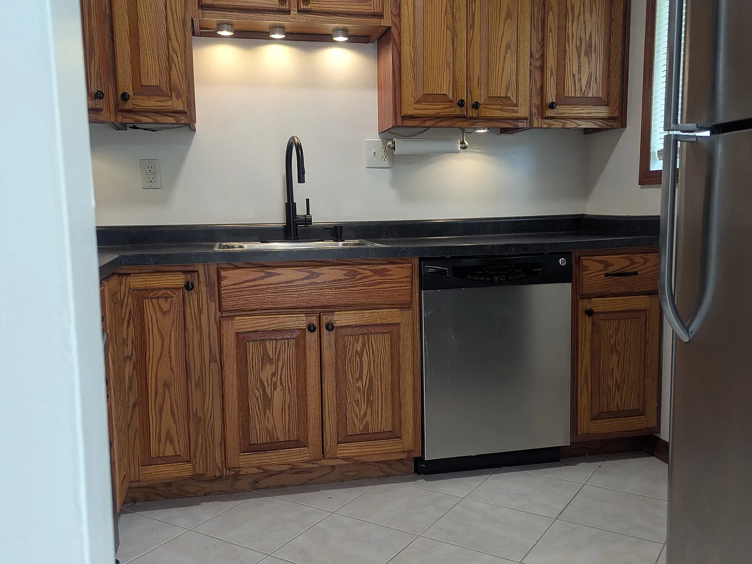 3 bed, 1500 sqft, $2,200 — Photo 3