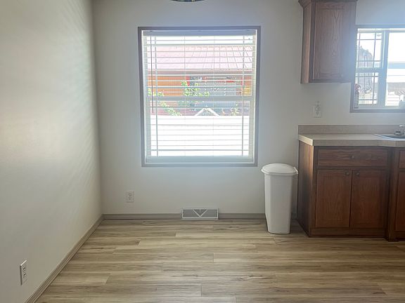4th image of 525 Holly Park Dr