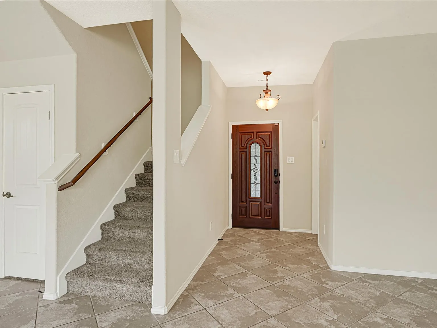 4 bed, 2.5 bath, 1916 sqft, $2,600 — Photo 4