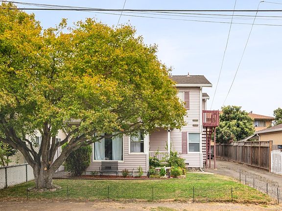 3rd image of 632 Bartlett Ave