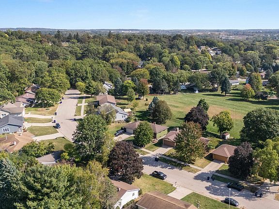 2nd image of 1414 Camelot Dr