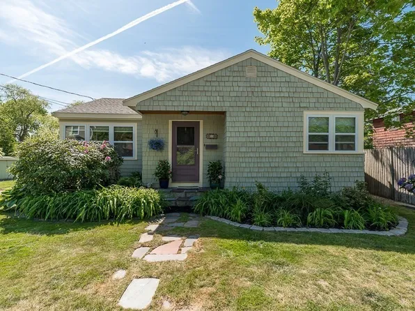 8 Butler Ave, Manchester, MA 01944