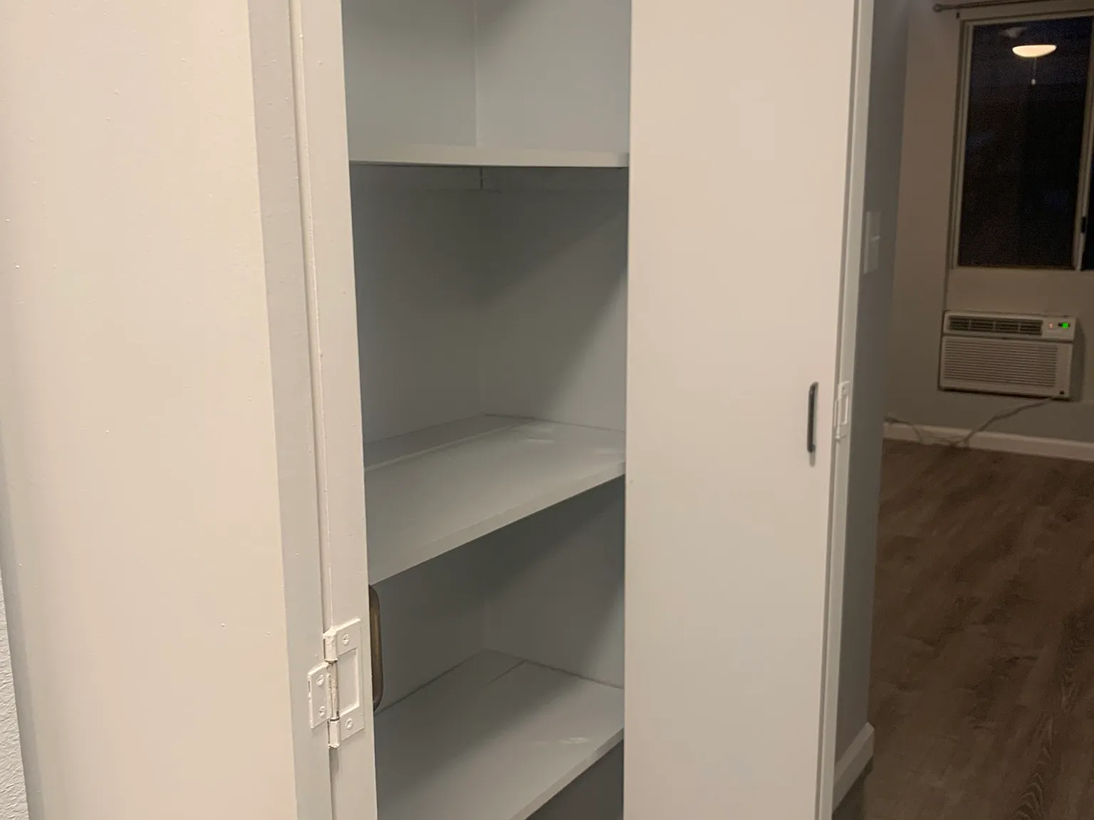 2 bed, 650 sqft, $2,700 — Photo 4
