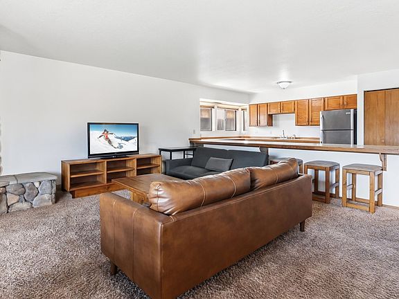 4th image of 704 Lagoon Drive UNIT C