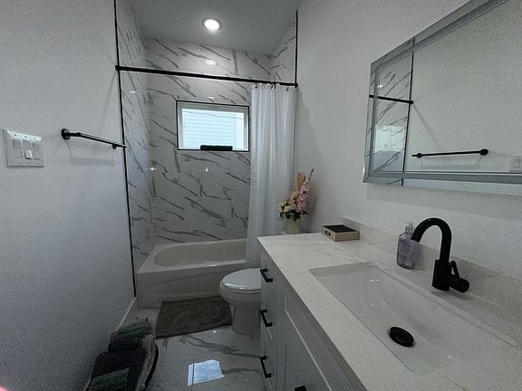 4th image of 1711 Ruth St Unit A