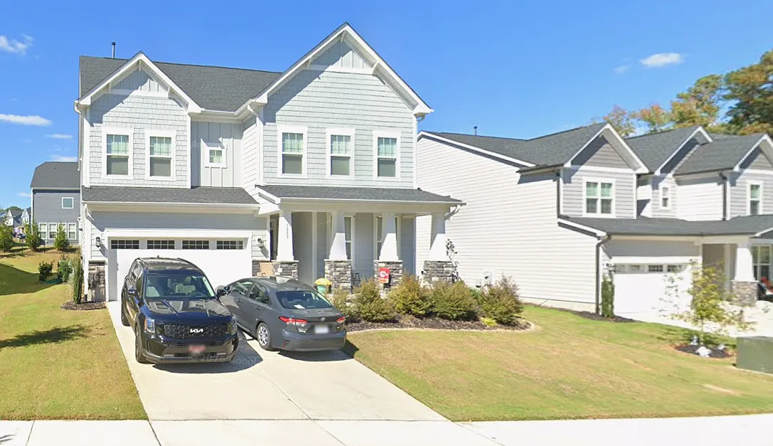 5 bed, 3300 sqft, $975 — Photo 1