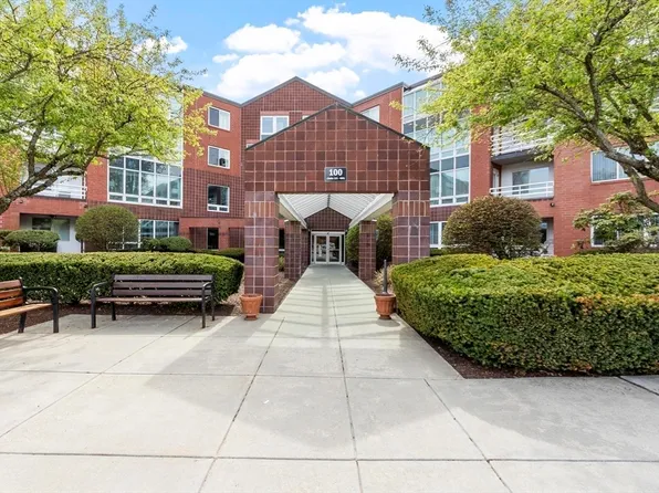 321 Place Ln Unit 321, Woburn, MA 01801