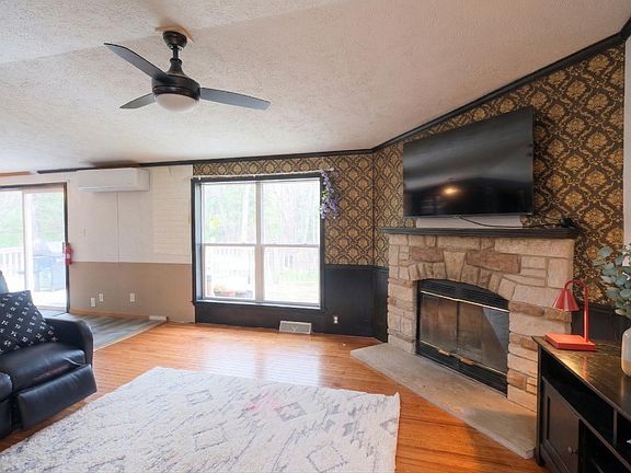 4th image of 19 Marston Meadow Road