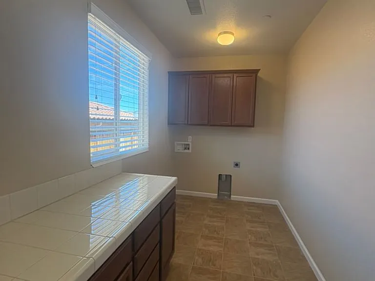 2827 Earthstone Dr — Photo 9