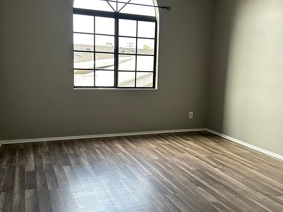 5th image of 5915 Stafford Ave #1