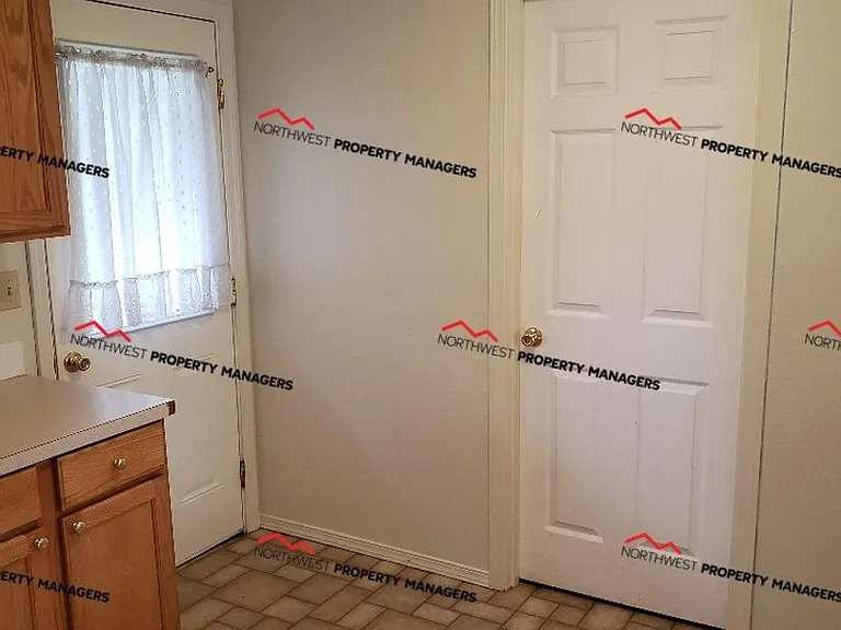3001 Southgate Dr — Photo 2
