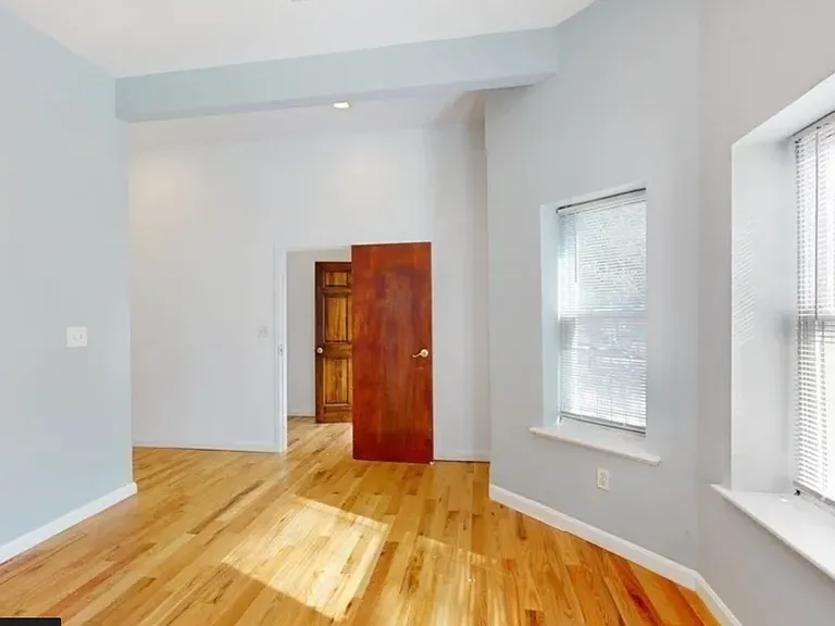 35 Newton St #1 — Photo 3