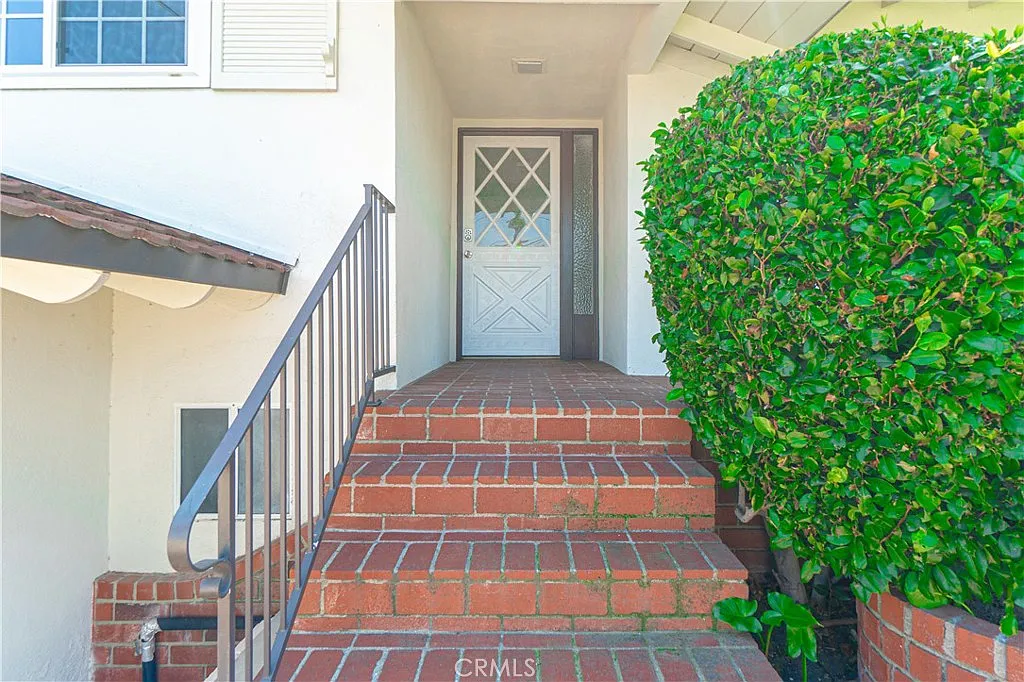 3 bed, 1597 sqft, $4,900 — Photo 3