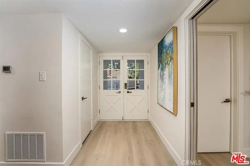 3 bed, 2294 sqft, $6,250 — Photo 3