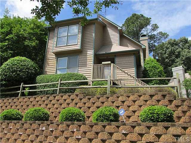 1st image of 2000 Willow Hill Ln