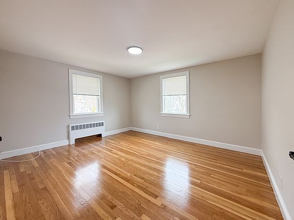 3rd image of 36 Saint Marks Rd APT 1