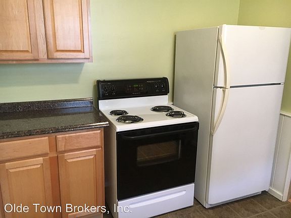 3rd image of 711 Hillcrest Ave
