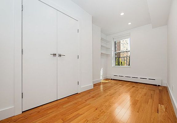 3rd image of 218 E 17th St #C