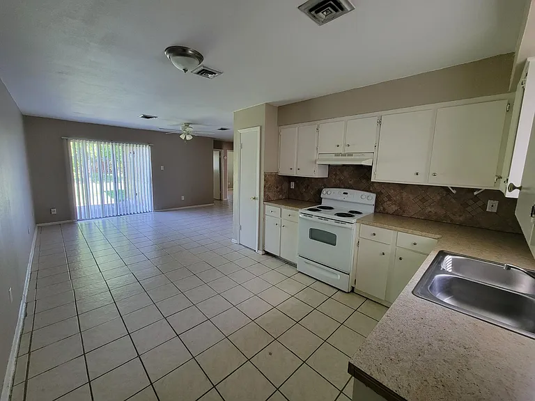 6422 Vincent Dr — Photo 7