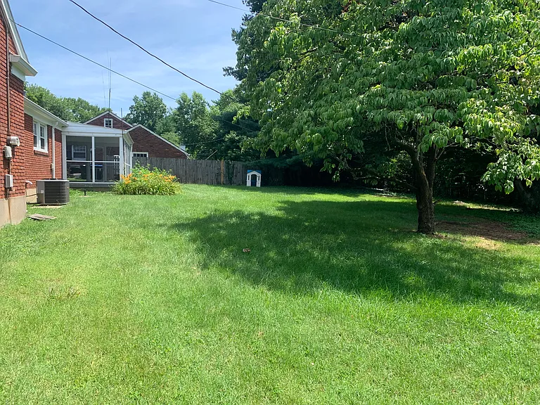 610 Southview Dr — Photo 15