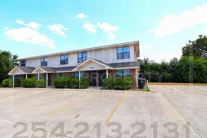 2 bed, 1.5 bath, 945 sqft, $795 — Photo 1