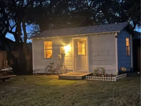 715 N Terry St, Rockport, TX 78382