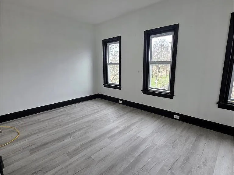 300 Pine St — Photo 20
