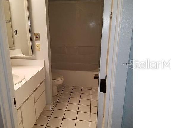 5th image of 3563 Camelot Dr