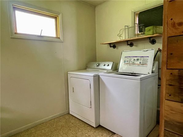 1018 Portersville Rd, Ellwood City, PA 16117